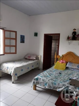Imagem Casa de dois pavimentos, 360m, com 4 quartos, localizada em Campo Grande, Recife - Pernambuco.