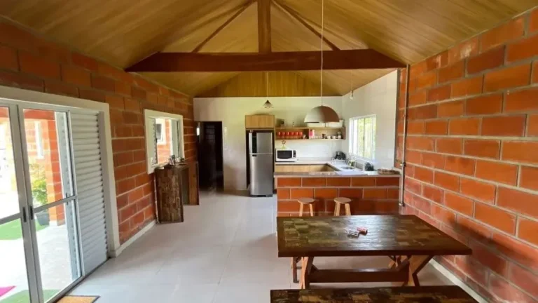 Imagem Chácara de luxo em condomínio - 4 quartos, 1 suíte, 2 salas, 3 banheiros, 10 vagas - Araçoiaba da Serra-SP´.