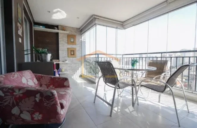 Imagem Apartamento amplo, 3 dormitórios, sendo 3 suítes, totalizando 4 banheiros, equipado com armários ...