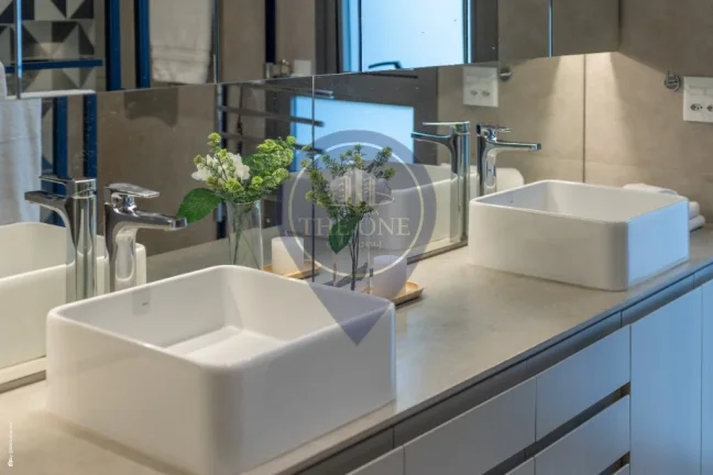 Imagem Imperdível: Casa à venda em SP, 3 quartos, 3 suítes, 2 salas, 5 banheiros, 4 vagas e 628m² no Alto de Pinheiros!