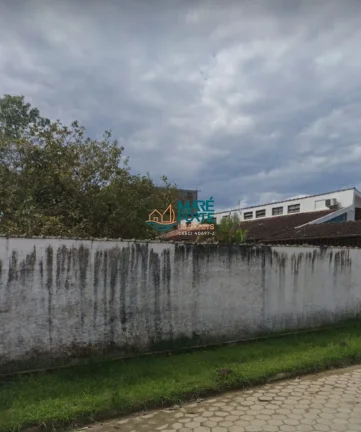 CASA NA PRAIA MAIS PROCURADA DE UBATUBA, COM UM ENORME TERRENO!