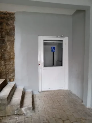 Imagem Casa comercial pronta para clínica de saúde. Ao lado da Avenida Portugal!!!