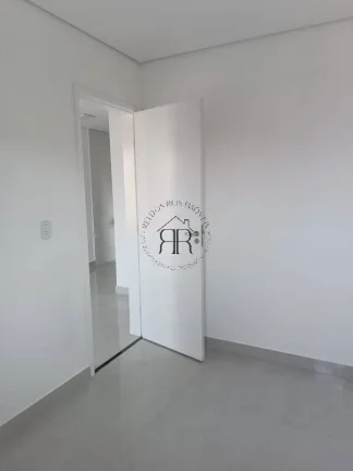 Imagem Charmoso apartamento de 2 dormitórios, sala espaçosa, cozinha e lavanderia. Prédio com elevador.
...