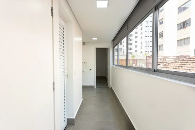 Imagem Apartamento 198M² Reformado, 3Q, 1 Suíte, 2 Banheiros, 2 Vagas, Sala para 2 Ambientes, Varanda, Academia, Playground, Salão de Festas, Área Verde.
