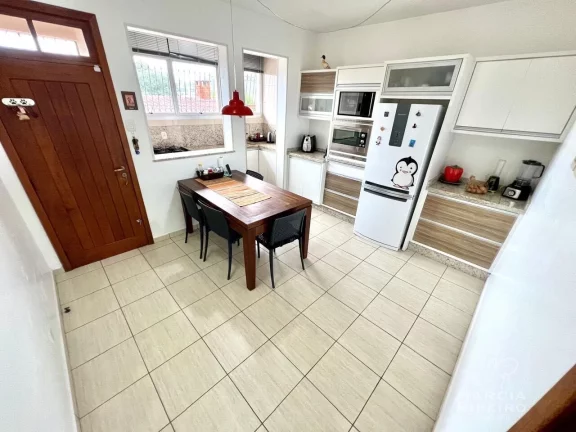 Imagem Casa com Piscina na Trindade