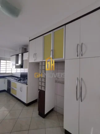 Imagem Casa com 3 quartos no Bairro Ilda, em terreno com 240m² com 90m² de área construída possui:- Sal...
