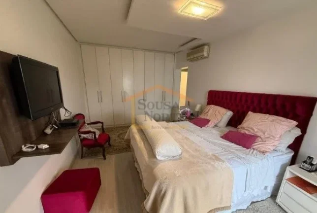 Imagem Apartamento totalmente reformado e mobiliado, com 268m², 4 dormitórios, sendo 4 suítes, ampla sal...