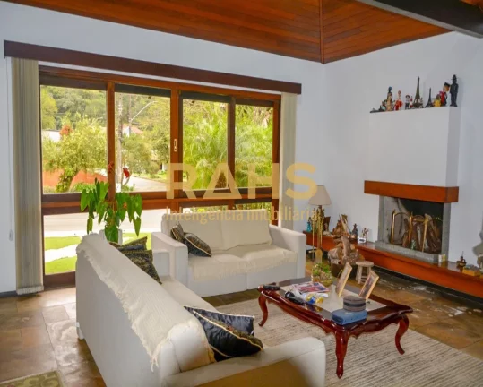 Imagem Linda Residência, no Condomínio Parc de France, Bairro Saguaçu. Arquitetura diferenciada, realiza...