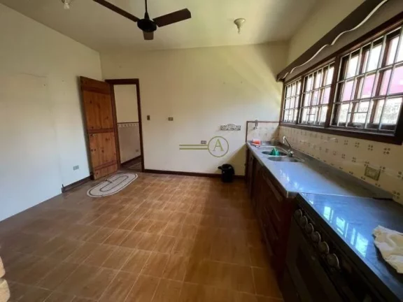 Imagem Casa térrea com terreno de 1.100m² para reforma ou demolição e construção