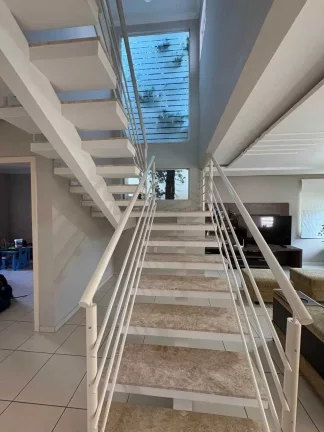 Imagem Casa ampla com 3 dormitórios e 2 vagas de garagem em Jaraguá do Sul/SC