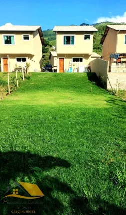 Imagem Vendo Casa em Amparo (Barroso), com Excelente Quintal