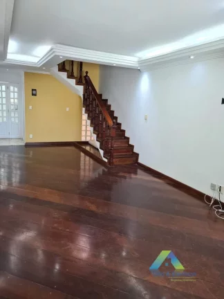 Imagem Sobrado com 3 suítes e 4 vagas em Vila Pires, Santo André/SP !!