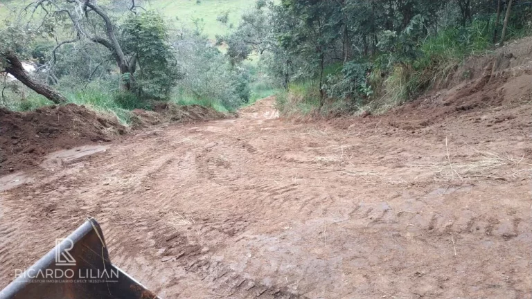 Imagem "Oportunidade única! Terreno em declive com vista deslumbrante e infraestrutura completa em condomínio de chácaras com portaria 24 horas"