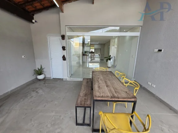 Imagem Casa Térrea no Canto do Forte em Praia Grande