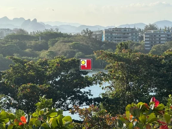 Imagem Vendo 3Q, Praia da Barra, 160m², cozinha planejada, armários, blindex, 2 vg, ônibus, clube, captação solar, recarga elétrica, tênis, futebol, squash