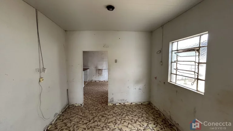 Imagem Terreno de esquina com casa antiga à venda no Bairro São Francisco — Excelente localização em Patos de Minas