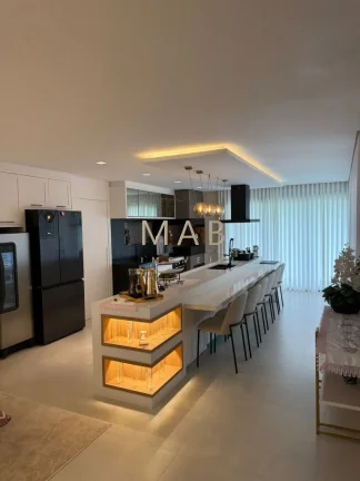 Imagem Imponente Casa de Luxo em Condomínio nos Ingleses, Florianópolis-SC: 5 quartos, 3 suítes, 3 salas, 5 banheiros, 424m² de área.