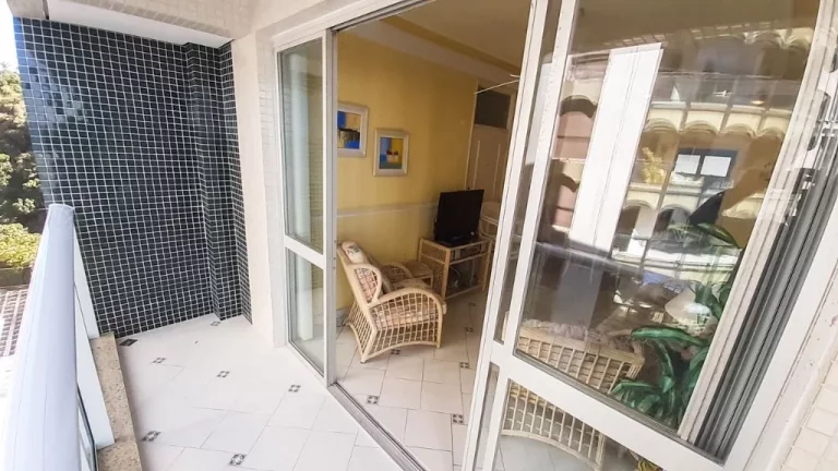 Imagem Astúrias, frente mar, vista lateral, 3 dormitórios e 1 vaga.