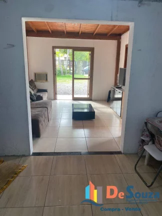 Imagem Imóvel com Piscina Poucos Metros do Mar