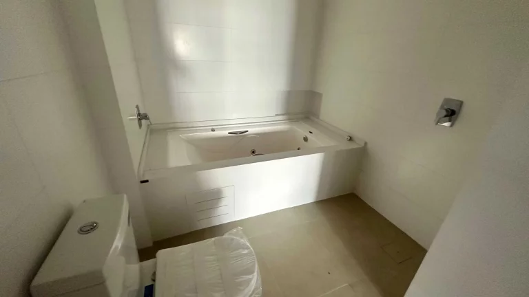 Imagem Apartamento com 4 dormitórios sendo 2 suítes e 1 vaga de garagem em São José/SC