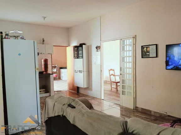 Imagem CASA AMPLA E BEM LOCALIZADA COM 4 DORMITÓRIOS