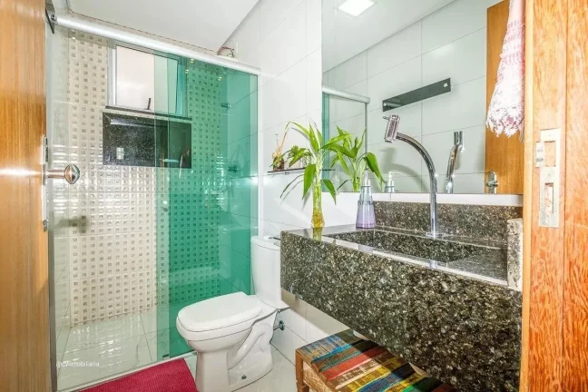 Imagem Imóvel amplo à venda com 3 quartos, sendo 1 suíte, e 2 banheiros no total. Este imóvel está bem...