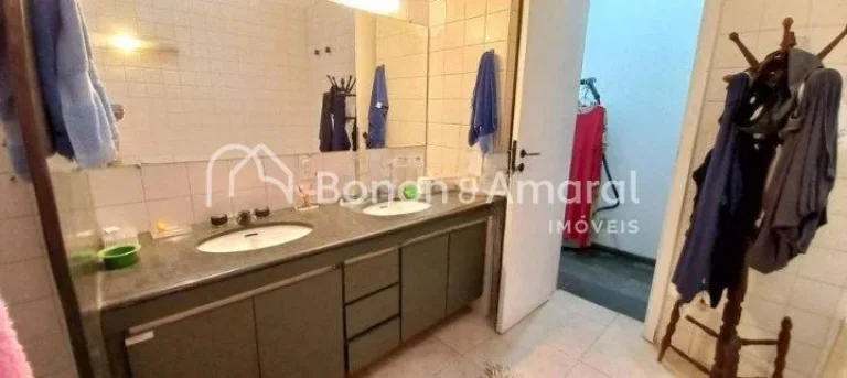 Imagem Linda casa á venda no Condomínio Reserva Iguatemi com hall de entrada social e de serviço, vaga p...