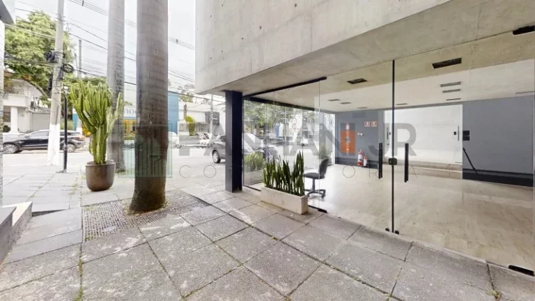 Imagem Casa Comercial para Locação em São Paulo-SP, Jardim Europa: 8 Salas, 8 Banheiros, 15 Vagas, 900m² de Área!
