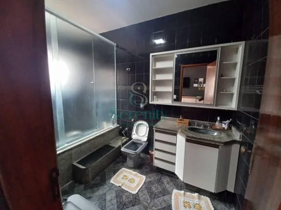 Imagem Excelente Casa à Venda no Coliseu em Londrina - 3 dormitórios - 2 suítes - Edícula com churrasqueira - R$920.000,00