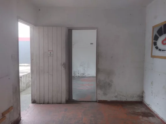 Imagem CASA COM ESPAÇO COBERTO IDEAL PARA OFICINA MECÂNICA