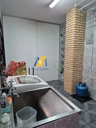 Imagem Sobrado à Venda com 300m², 3 dormitórios, 1 suíte, 2 salas e 7 vagas!!!