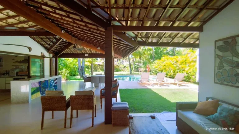 Imagem Casa Mobiliada em Condomínio com Piscina em Praia do Forte - Venda