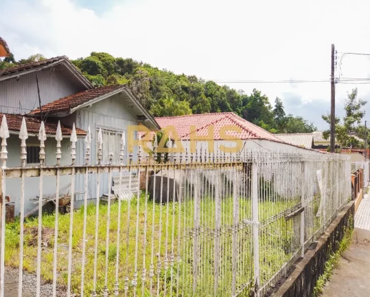 Imagem Extenso terreno localizado na Rua Cristóvão Colombo no bairro Floresta. Com ótima localização b...