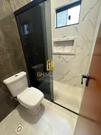 Imagem A casa possui 

- 3 quartos sendo 1 suíte 
- Sala 
- Cozinha 
- 2 banheiros 
- Área gurmet com chu...