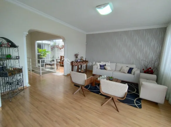 Imagem Encontre o Seu Novo Lar ou Espaço Comercial no Taquaral! 

Esta casa incrível no Taquaral é perfe...