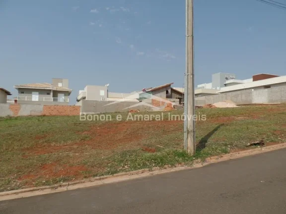 Imagem Terreno a venda no Condomínio Terras do Cancioneiro, Paulínia/SP.

Terreno com leve declive latera...