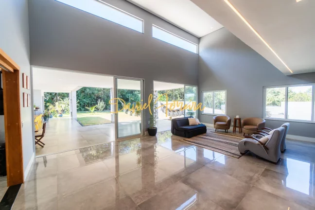 Imagem Casa Moderna com Vista para as Montanhas no Condomínio Santa Monica