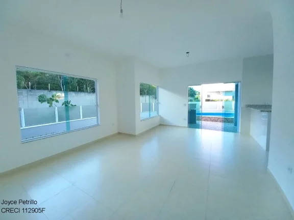 Imagem Casa nova com 4 suítes, piscina e fino acabamento à venda em condomínio de luxo em Peruíbe.