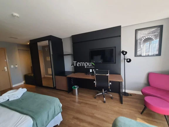 Imagem Qs Marista Residence - Ágio de Flat, no QS Marista Residence, mobiliado, possui 2 camas de casal, ar condicionado, armário, com 32m²