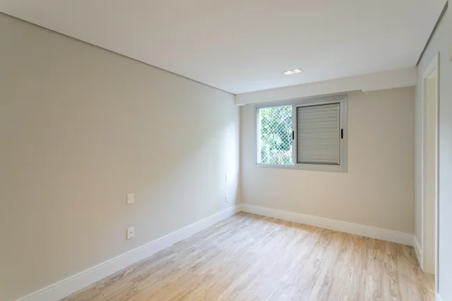 Imagem OPORTUNIDADE IMPERDÍVEL ! Apartamento 162M² Reformado, 3Q, 3 Suítes, 3 Banheiros, 3 Vagas, Piscina, Jardim.