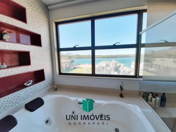 Imagem Mansão de luxo à venda no Canal de Guarapari com marina privativa, 5 suítes e lazer completo