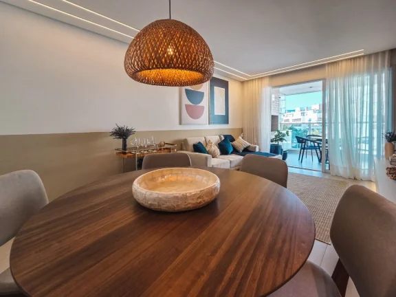 Imagem Imperdível apartamento de 3 quartos na Riviera de São Lourenço Módulo 07: 110,74m², 1 suíte, 3 salas, varanda gourmet e 2 vagas.