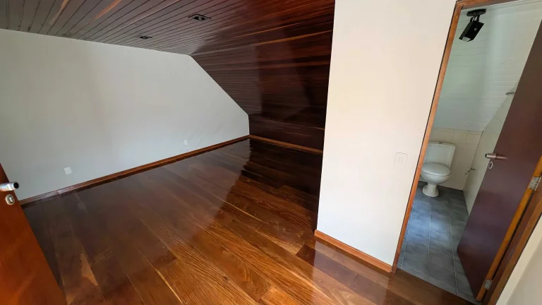 Imagem Casa com 5 dormitórios sendo 3 suítes e 4 vagas de garagem em Florianópolis/SC