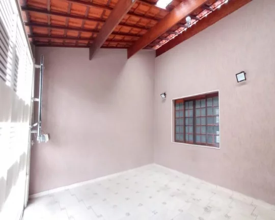 Imagem Venda Casa Térrea 120m² com 3 quartos sendo duas suítes e duas vagas FL38