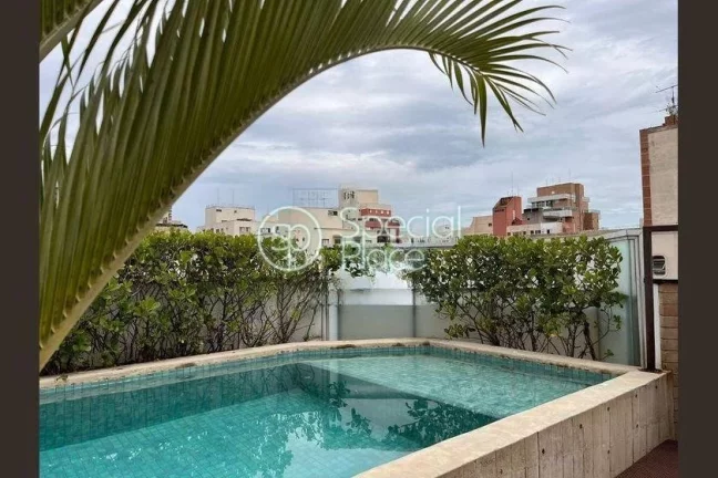 Cobertura em rua cobiçada de Perdizes. Totalmente reformada e planejada pelo escritório Fish Arqui...