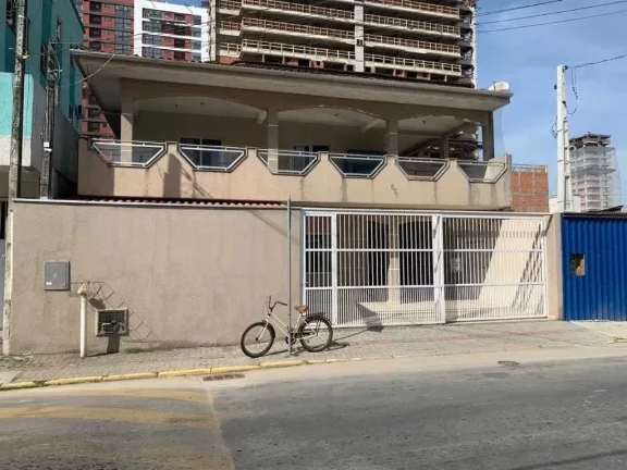 Imagem Casa com 4 dormitórios sendo 1 suíte em a 580m do mar em Morretes, Itapema/SC