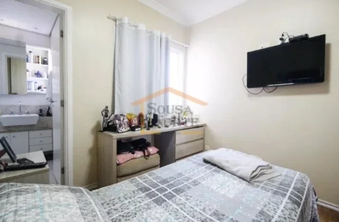 Imagem Apartamento amplo, 3 dormitórios, sendo 3 suítes, totalizando 4 banheiros, equipado com armários ...