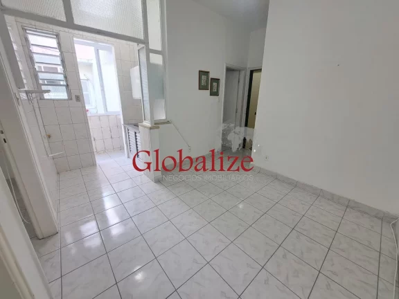 Imagem Apartamento à venda com 55m², 2 quartos, elevador, vaga, 1 quadra da praia por R$427.000,00 no Boqueirão em Santos