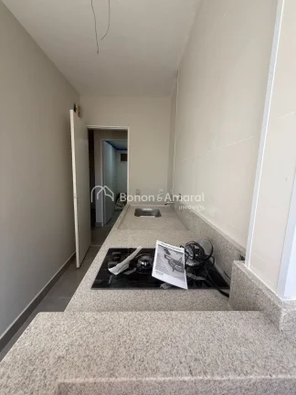 Imagem Excelente kitnet reformada, com sacada, ambiente integrado de dormitório e sala (sem divisória), b...