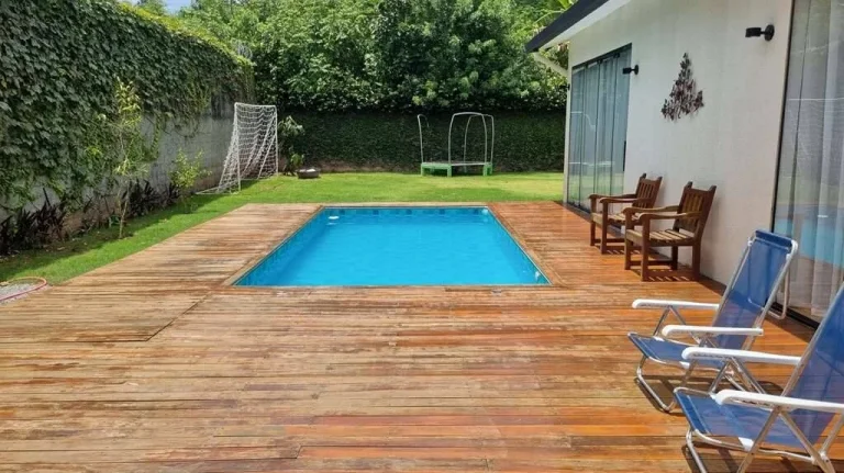 Imagem TÉRREA, 3 suítes, piscina, em rua fechada no Miolo da Granja!